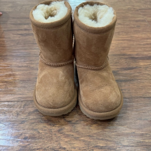 UGG Kids Boots in Brown - Picture 2 of 5